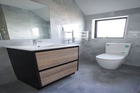 Photo of property in 7/19 Kingdale Road, Henderson, Auckland, 0610