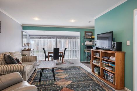 Photo of property in Rangeview Villas, 16/9 Fuller Close, Levin, 5510