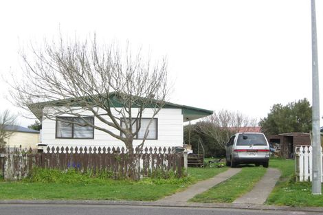 Photo of property in 15 Tauranga Place, Waitara, 4320