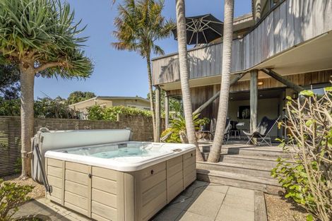 Photo of property in 24 Pye Place, Hot Water Beach, Whitianga, 3591