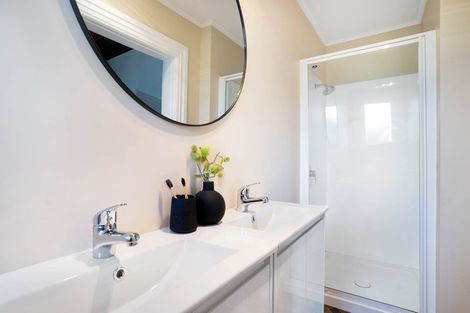 Photo of property in 100 Jellicoe Street, Martinborough, 5711