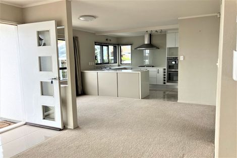 Photo of property in 1/6 Duncansby Road, Stanmore Bay, Whangaparaoa, 0932
