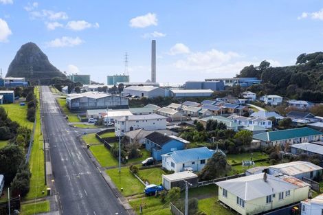 Photo of property in 38 Paritutu Road, Spotswood, New Plymouth, 4310