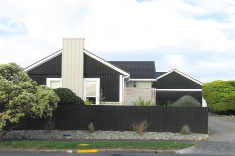 Photo of property in 18 Hastings Street, Waikanae Beach, Waikanae, 5036