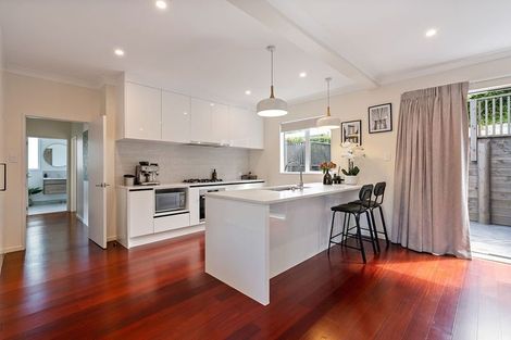 Photo of property in 3 Makara Road, Karori, Wellington, 6012