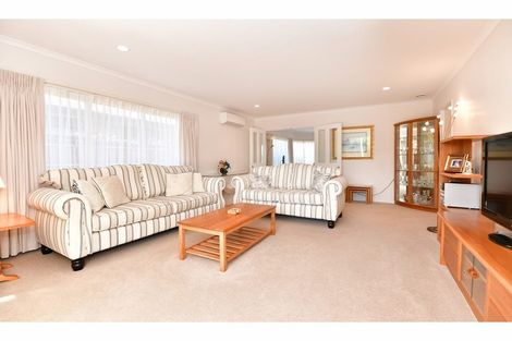 Photo of property in 18 Dan Tori Place, Orewa, 0931