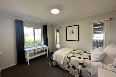 Photo of property in 42 Isobel Road, Greenhithe, Auckland, 0632