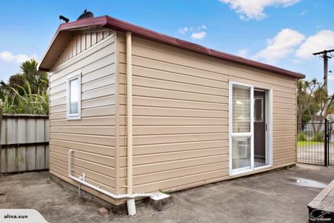 Photo of property in 10 Harry Ward Place, Henderson, Auckland, 0610