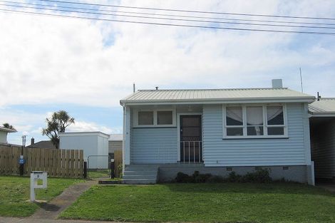 Photo of property in 4 Tiki Street, Castlecliff, Whanganui, 4501