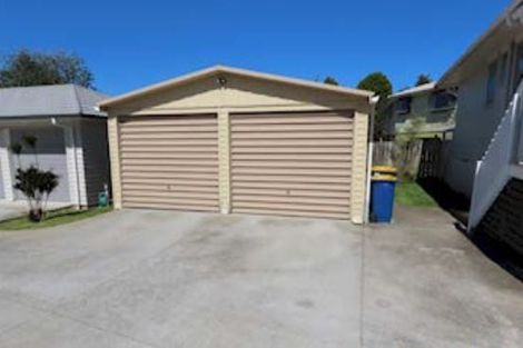 Photo of property in 3 Blue Way, Glendene, Auckland, 0602