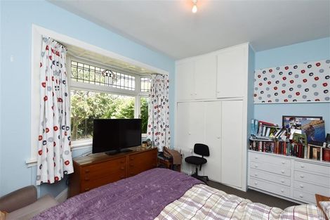 Photo of property in 19 Taupata Street, Redcliffs, Christchurch, 8081