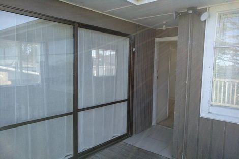 Photo of property in 20a Roberts Road, Te Atatu South, Auckland, 0610