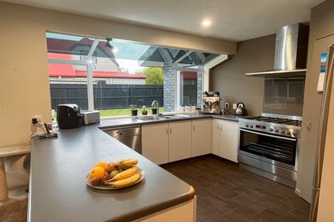 Photo of property in 142 Royal Park Drive, Parklands, Christchurch, 8083