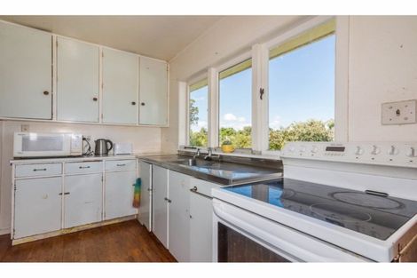 Photo of property in 8 Grendon Road, Titirangi, Auckland, 0604