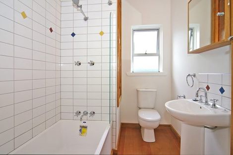 Photo of property in 104 Rongotai Road, Kilbirnie, Wellington, 6022