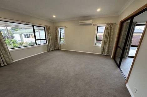 Photo of property in 32 Avonhead Road, Avonhead, Christchurch, 8042