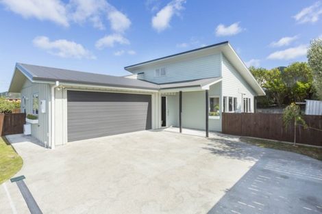Photo of property in 4 Ronald Scott Grove, Riverstone Terraces, Upper Hutt, 5018