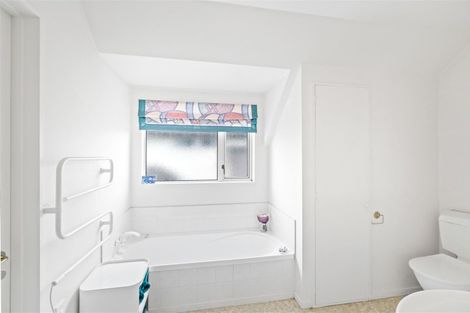 Photo of property in 2/15 Wai-iti Terrace, Burnside, Christchurch, 8053