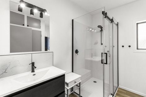 Photo of property in 30 Pioneer Road, Moturoa, New Plymouth, 4310