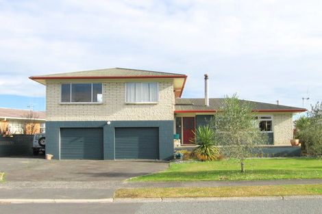 Photo of property in 16 Seamer Place, St Andrews, Hamilton, 3200