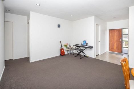 Photo of property in 15 Te Ironui Place, Huntington, Hamilton, 3210
