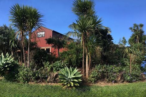 Photo of property in 76 Top Town Place, Coromandel, 3506