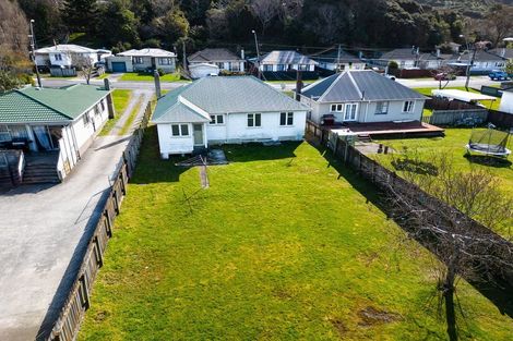 Photo of property in 172 Wellington Road, Wainuiomata, Lower Hutt, 5014