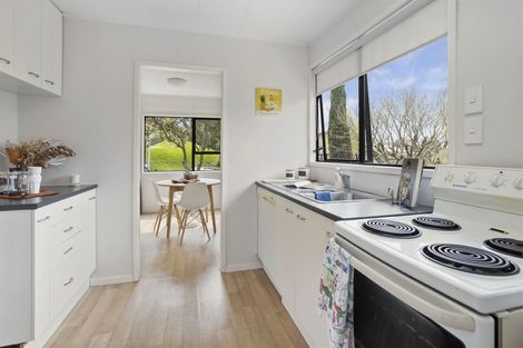 Photo of property in 30 Beechdale Crescent, Pakuranga Heights, Auckland, 2010