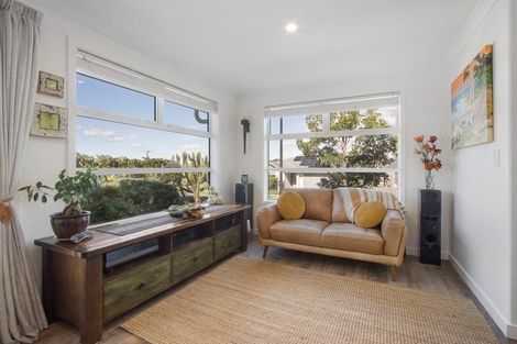 Photo of property in 29 Lakeside Terrace, Omokoroa, 3114