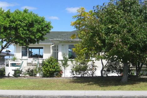 Photo of property in 1/22 Knights Road, Rothesay Bay, Auckland, 0630