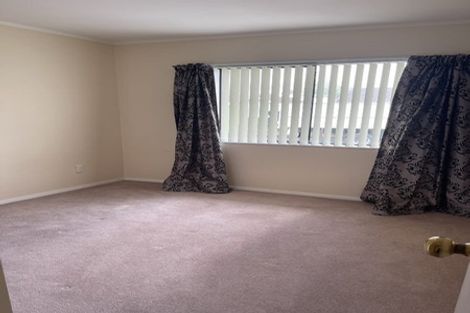 Photo of property in 2/212 Te Atatu Road, Te Atatu South, Auckland, 0610