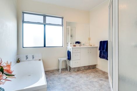 Photo of property in 4 Regent Way, Taradale, Napier, 4112