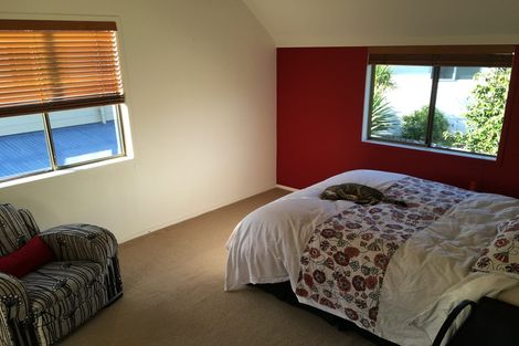 Photo of property in 2/22 Tree View Avenue, Glenfield, Auckland, 0629