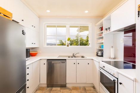 Photo of property in 18 Chisbury Lane, Churton Park, Wellington, 6037