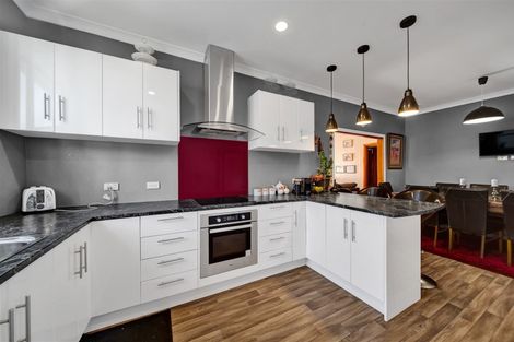 Photo of property in 15 Clifford Street, Hawera, 4610