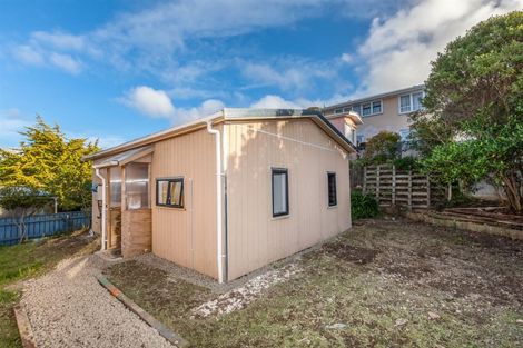 Photo of property in 8 Takapuwahia Drive, Takapuwahia, Porirua, 5022