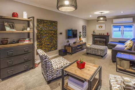 Photo of property in 26 Atkinson Road, Titirangi, Auckland, 0604