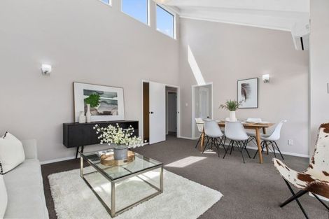 Photo of property in 2/18 Wernham Place, Northcote, Auckland, 0626