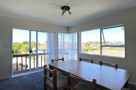 Photo of property in 1/8 Strabo Place, Windsor Park, Auckland, 0632
