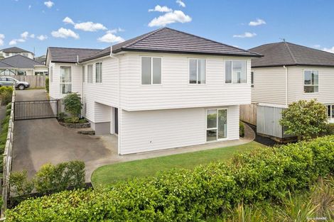 Photo of property in 10 Bine Crescent, Orewa, 0931