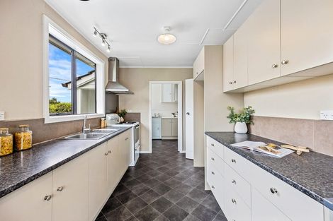 Photo of property in 32 Bateman Avenue, Bryndwr, Christchurch, 8053