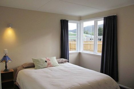 Photo of property in 33 Revans Street, Featherston, 5710