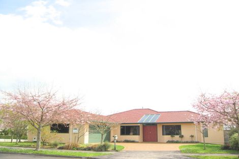 Photo of property in 16 Shelter Grove, Frankleigh Park, New Plymouth, 4310