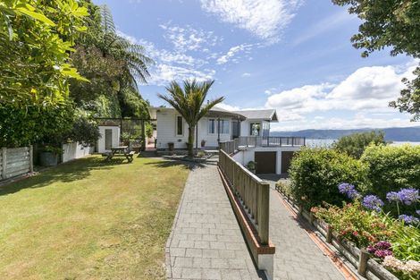 Photo of property in 29 Fortification Road, Karaka Bays, Wellington, 6022