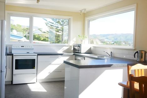 Photo of property in 23 Carluke Street, Paparangi, Wellington, 6037