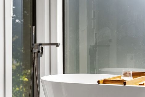 Photo of property in 21 Oscar Road, Greenhithe, Auckland, 0632