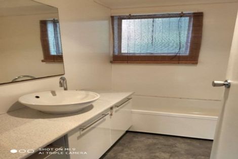 Photo of property in 22 Parrs Cross Road, Henderson, Auckland, 0612