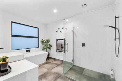 Photo of property in 42 Oceana Drive, Welcome Bay, Tauranga, 3175