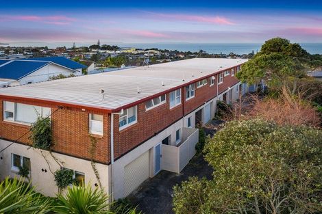Photo of property in 3/5 Braemar Road, Castor Bay, Auckland, 0620