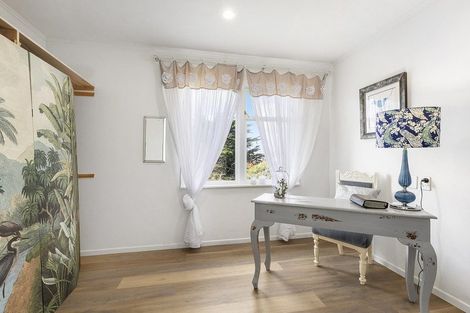 Photo of property in 78 Grays Road, Camborne, Porirua, 5026